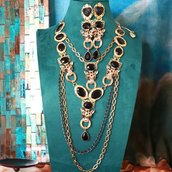 10424 Set Of Necklace+ Earrings Baroque Leopards Statement