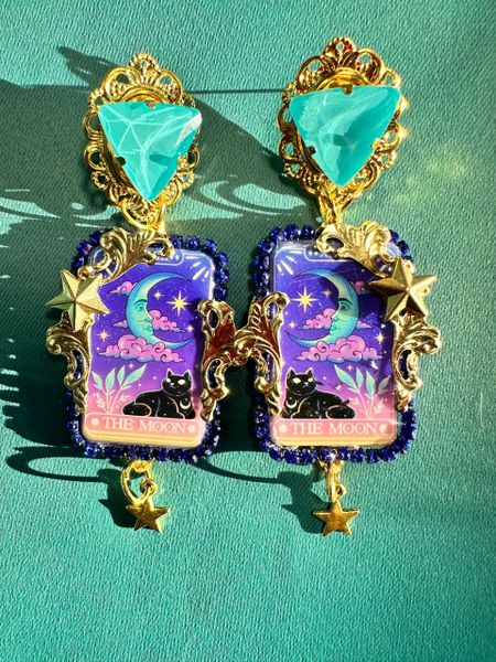 SOLD! 10429 Moon Mysterious Cameo Earrings