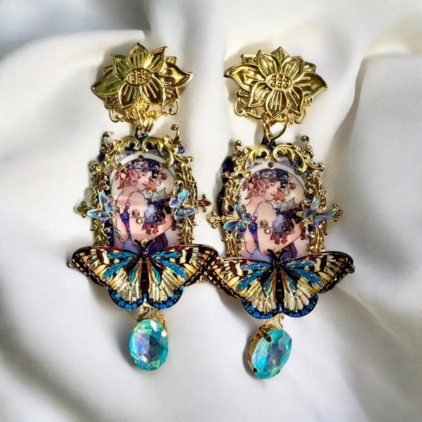 SOLD! 10431 Alphonse Mucha Tribute Cameo Earrings