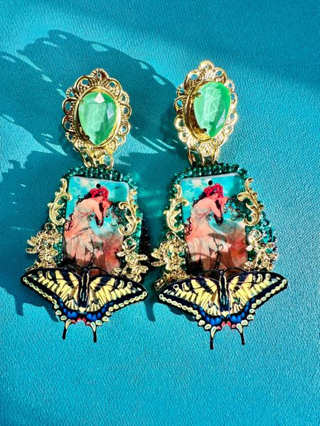 10433 Alphonse Mucha Tribute Long Cameo Earrings