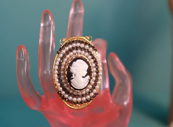 10447 Victorian Cameo Cocktail Adjustable Ring