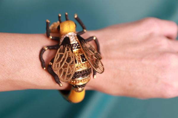 10458 Baroque Bumble Bee Enamel Cuff Bangle