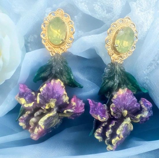 SOLD! 10462 Baroque Vivid Iris Earrings Studs