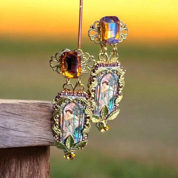 10484 Alphonse Mucha Tribute Cameo Earrings