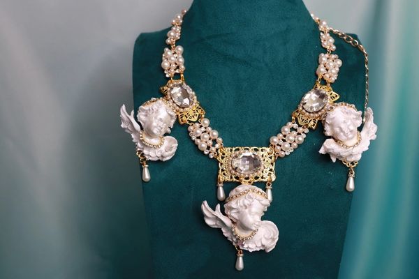 10491 Baroque White Chubby Cherubs Christmas Necklace