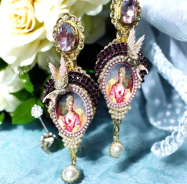 10508 Victorian Marie Antoinette Blue Cameo Earrings Studs