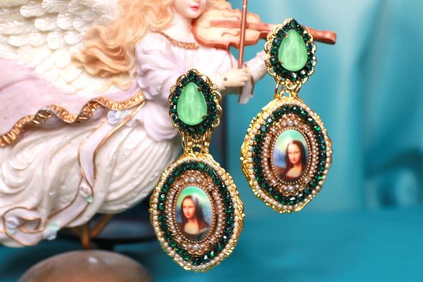 10516 Victorian Mona Lisa Cameo Earrings Studs