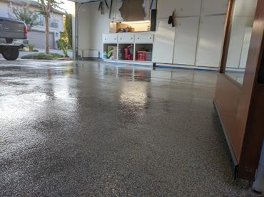 Non epoxy garage floor in Los Gatos, CA
#polyaspartic #eco-friendly #ecodur #chipfloor