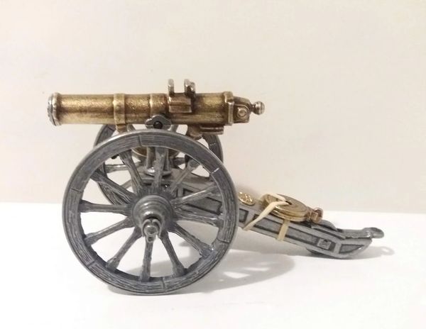 Model 1883 Gatling Gun with Operating Hand Crank & Removable Magazine