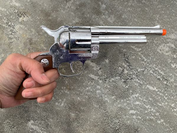 Gonher Cowboy Cavalry Ranger Style 12-shot Cap Gun Revolver - Silver & Faux Wood Grips
