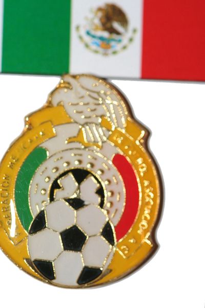 MEXICO - FIFA WORLD CUP SOCCER LOGO LAPEL PIN BADGE .. SIZE : 1" X 1 1/2" INCHES .. NEW