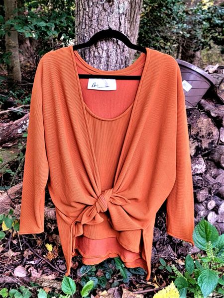 Burnt orange ribbed knit capped sleeve top and jacket (2pc)
