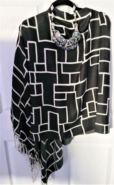 Black and soft white abstract poncho & zebra necklace (set)