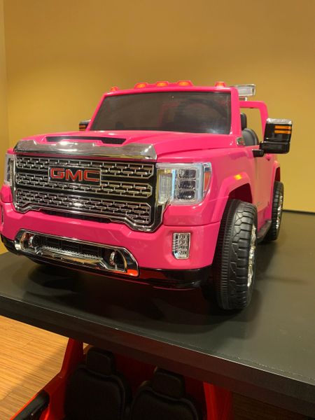 Ages 1-6 4x4 GMC Denali Two seats Ride on toy car with Remote Bluetooth Speakers Leather Seat Rubber Tires