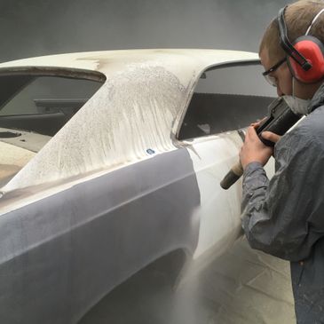 Dustless blast for paint prep classic car