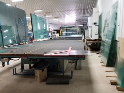 Glass cutting table