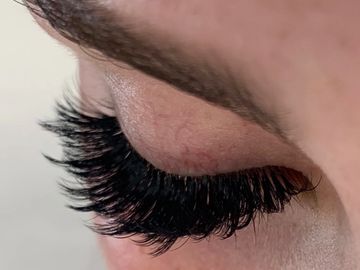strip lash style eyelash extensions
