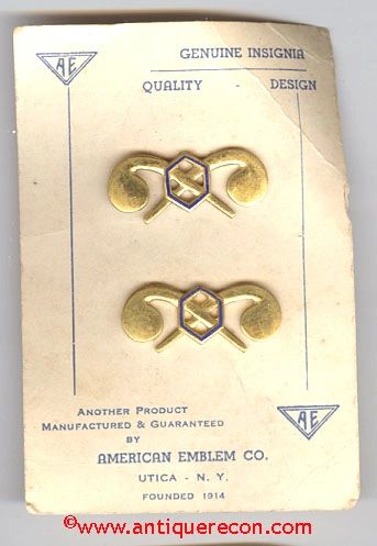 WW II US ARMY CHEMICAL CORPS OFFICER COLLAR INSIGNIA - AMERICAN EMBLEM