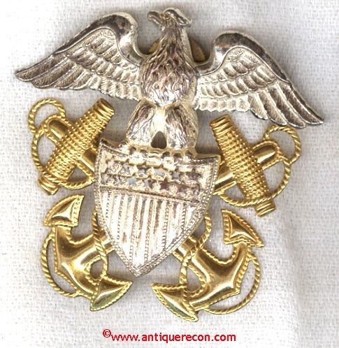 WW II US NAVY OFFICER CAP BADGE - GEMSCO