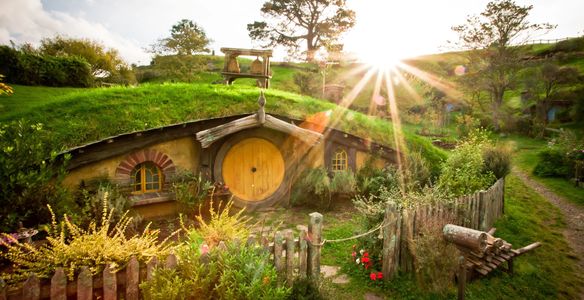 Lawati Hobbiton Movie Set Tours di dalam pakej 5D4N North Island dari Nasi Lemak NZ Tours