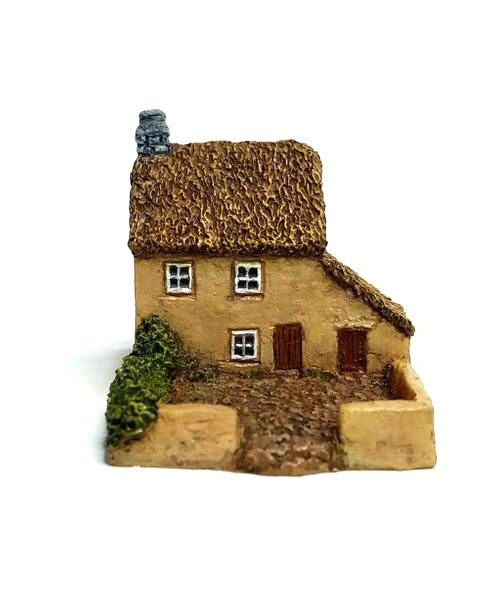 011 (6mm) Thatched Cottage (6B012)