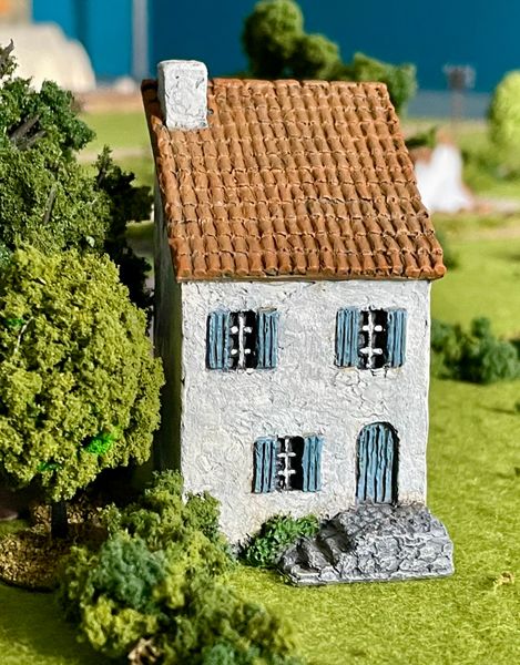 10mm READY PAINTED Two Storey Mediterranean House (no.1)