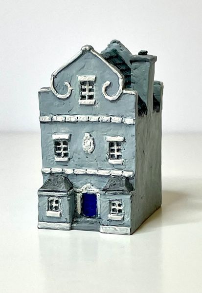 027 (6mm) Ready Painted Dutch Townhouse
