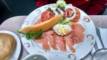 Smoked Salmon Lox & Bagel 