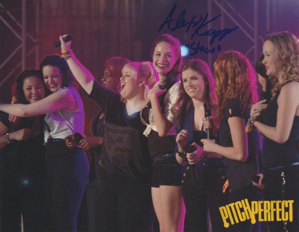 Alexis Knapp autograph 8x10, Pitch Perfect, Stacie inscription