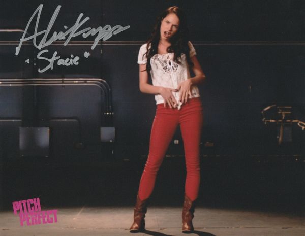 Alexis Knapp autograph 8x10, Pitch Perfect movie, character inscription