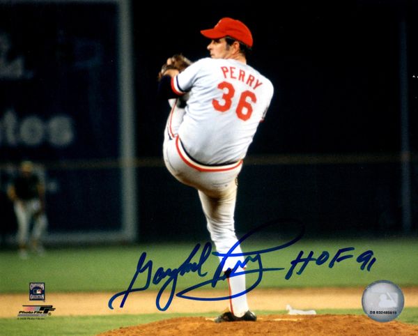 Gaylord Perry autograph 8x10, Cincinnati Reds, HOF 91