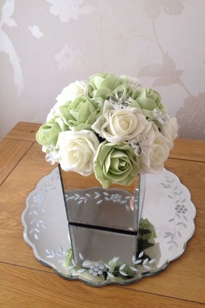 BEAUTIFUL CLUSTER OF IVORY & SAGE FAUX ROSES IN MIRROR CUBE WITH CRYSTAL DECORATIONS