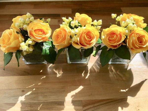 MODERN SET OF 3 YELLOW ROSE & BERRIES GLASS CUBE ARRANGEMENTS