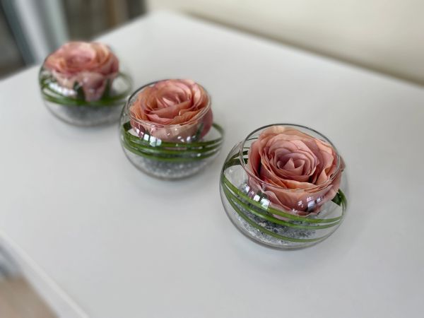 MODERN SET OF 3 ANTIQUE PINK ROSE & GRASS ARTIFICIAL FLOWER ARRANGEMENTS IN GLASS BOWLS