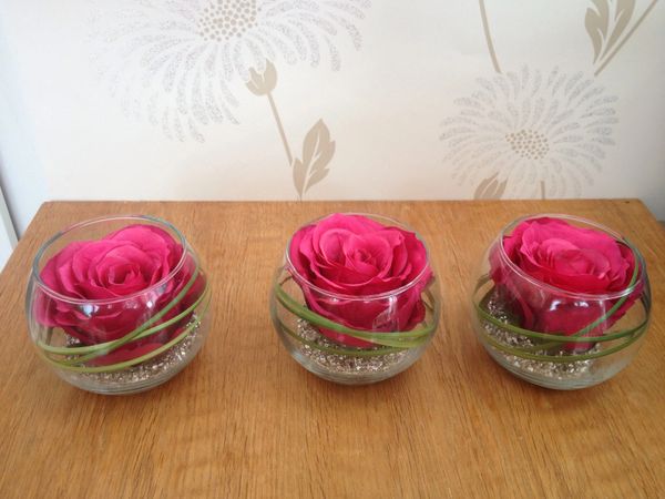 MODERN SET OF 3 PINK ROSE & GRASS ARTIFICIAL FLOWER ARRANGEMENTS IN GLASS BOWLS