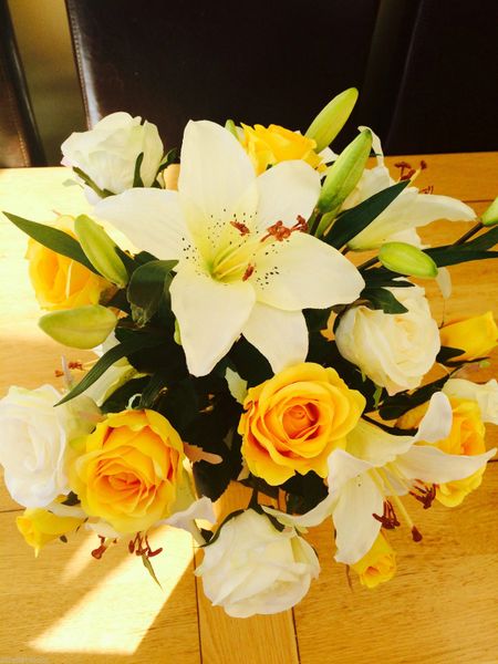 YELLOW ROSE & LILY BOUQUET IN SWIRL VASE WITH WATER | Sorella Bloom