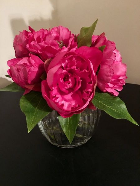 Shabby Chic Pink Peony Arrangement In Glass Vase With Water Sorella