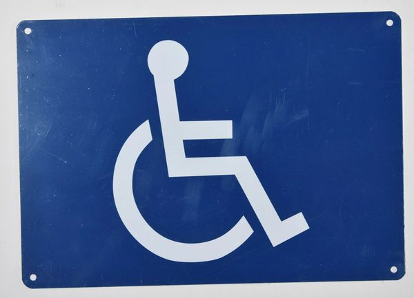 WHEELCHAIR ACCESS SIGN- BLUE BACKGROUND (ALUMINUM SIGNS 7X10)