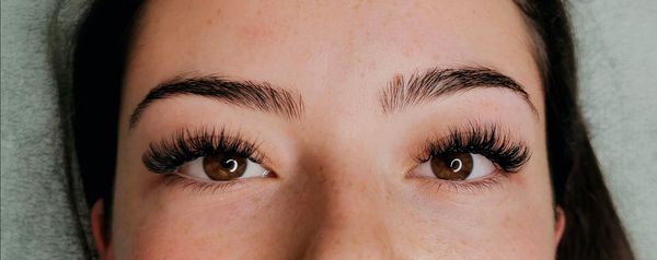  Hybrid Eyelash Extensions