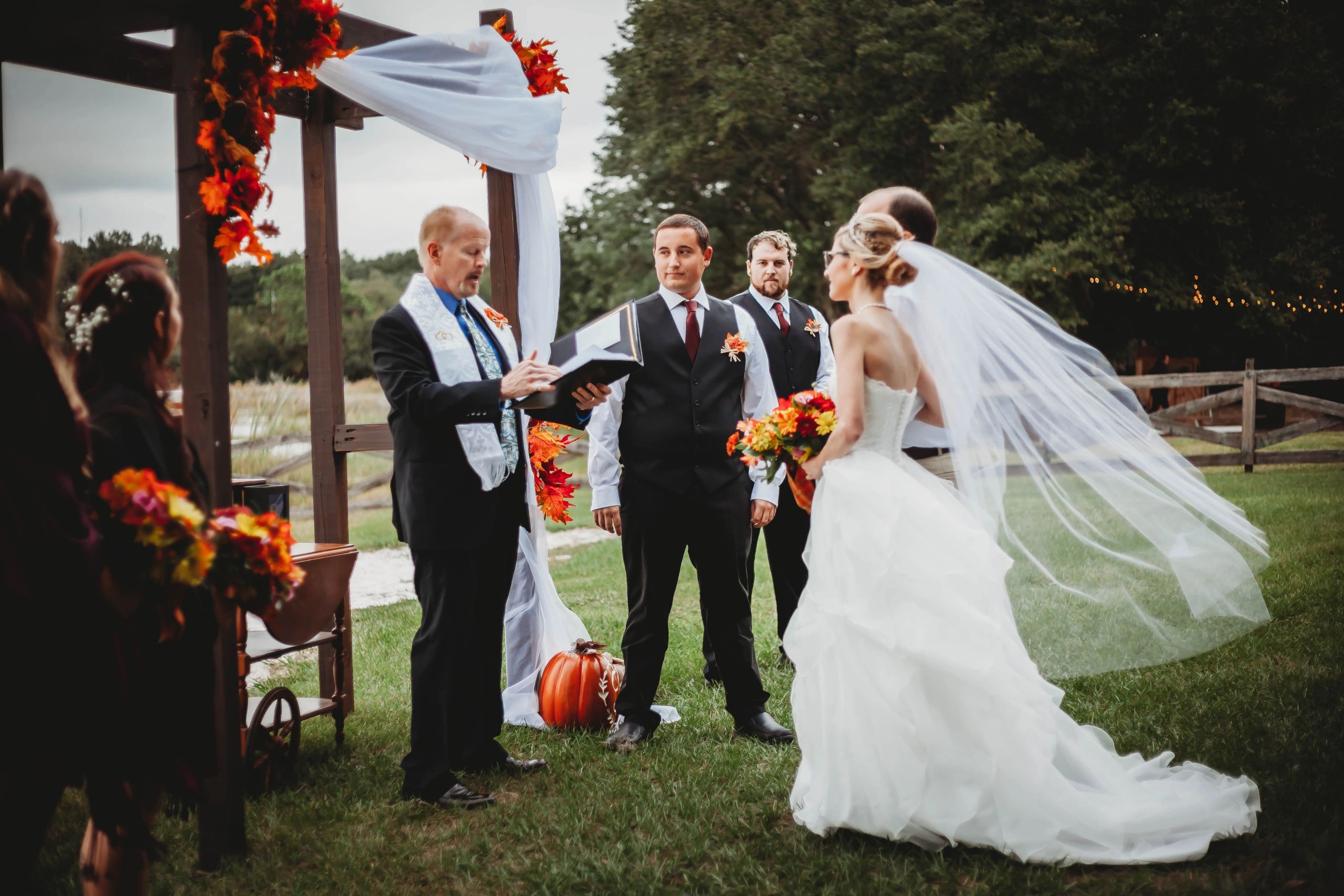 best-wedding-ceremony-officiant-texas-wedding-officiant