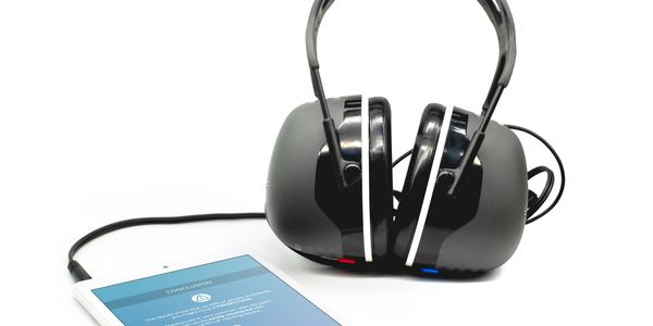 LEVELUP audiometric headphones with a tablet showing LEVELUP hearing test software