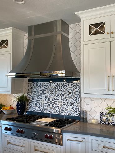 A picture of a kitchen with chimney