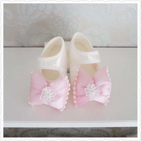 Ribbon best sale baby shoes