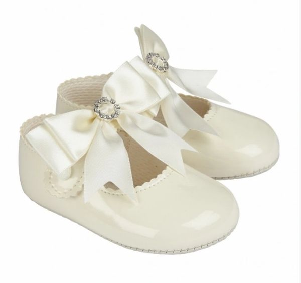 Baby girl cheap ivory shoes