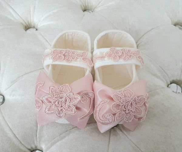 White lace hot sale baby shoes