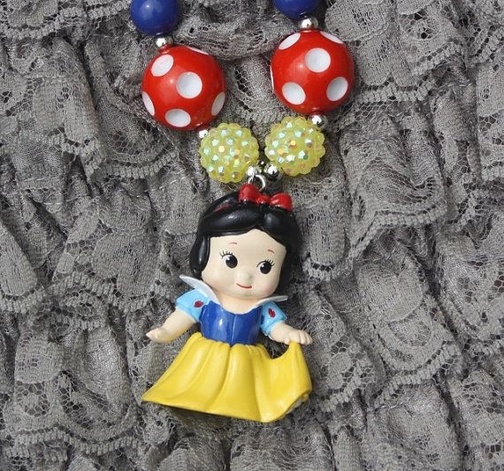 Snow White Chunky Bead Bubblegum Necklace, Disney Princess Necklace, G –  Needles Knots n Bows