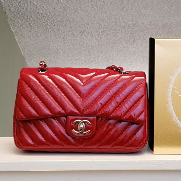 CHANEL single Flap Classic Medium red patent bag silver hardware