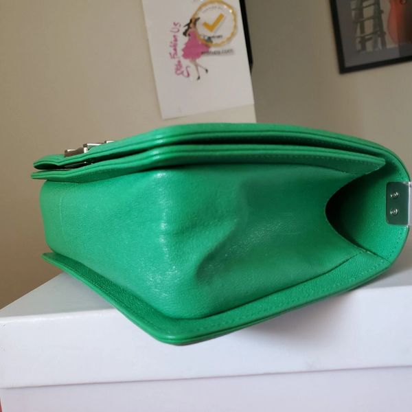 $6,600 Chanel boy green caviar silver hw flap Bag old medium year ...