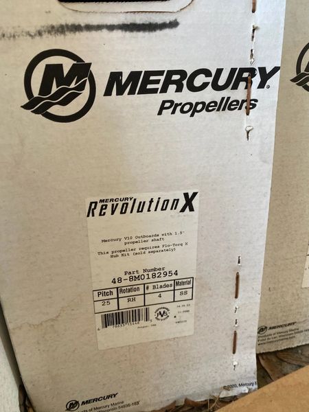New Mercury Rev X propeller 48-8M0182954 25 pitch RH