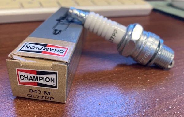 Champion spark plug 943M QL77PP